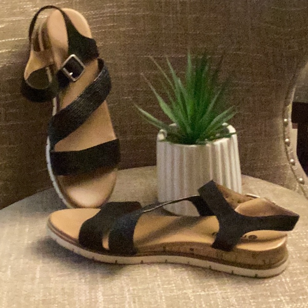 Women Sandals Makaila Brand  almost new comfortable